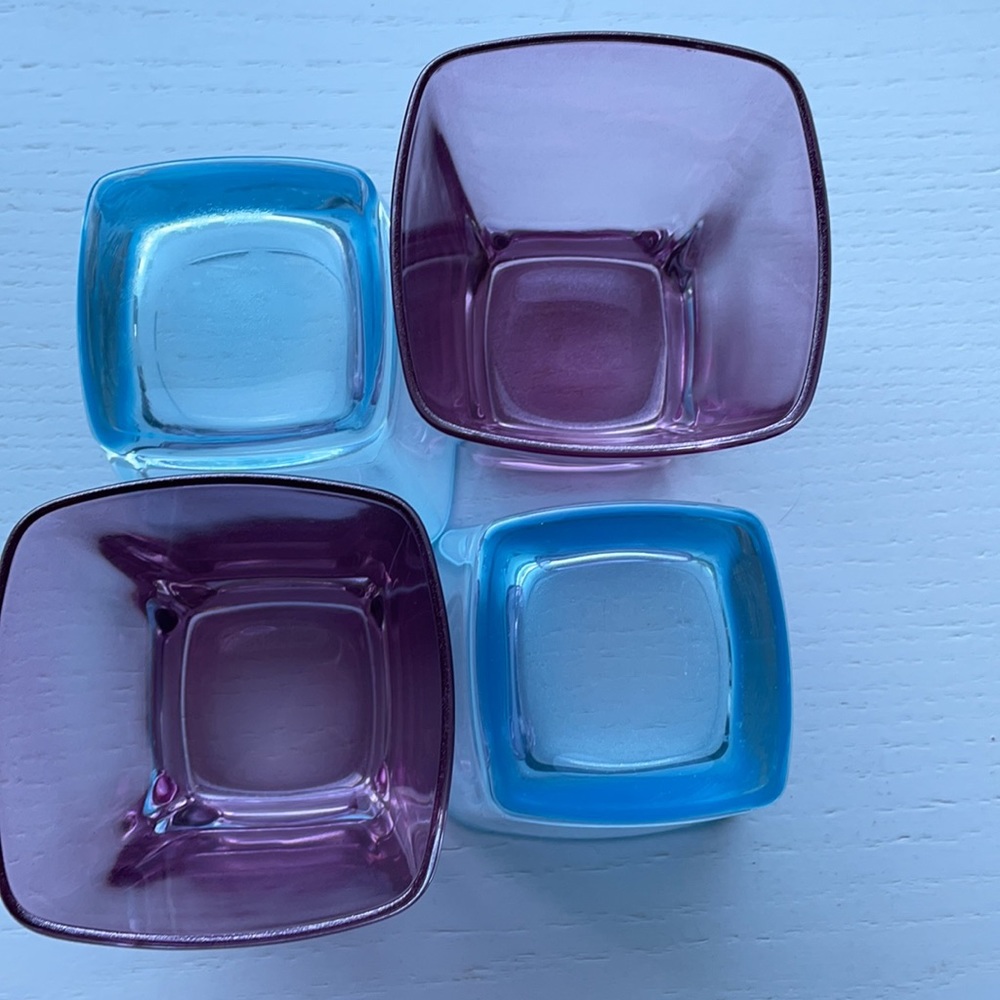 A set of 4 glasses - Picture 4 of 6